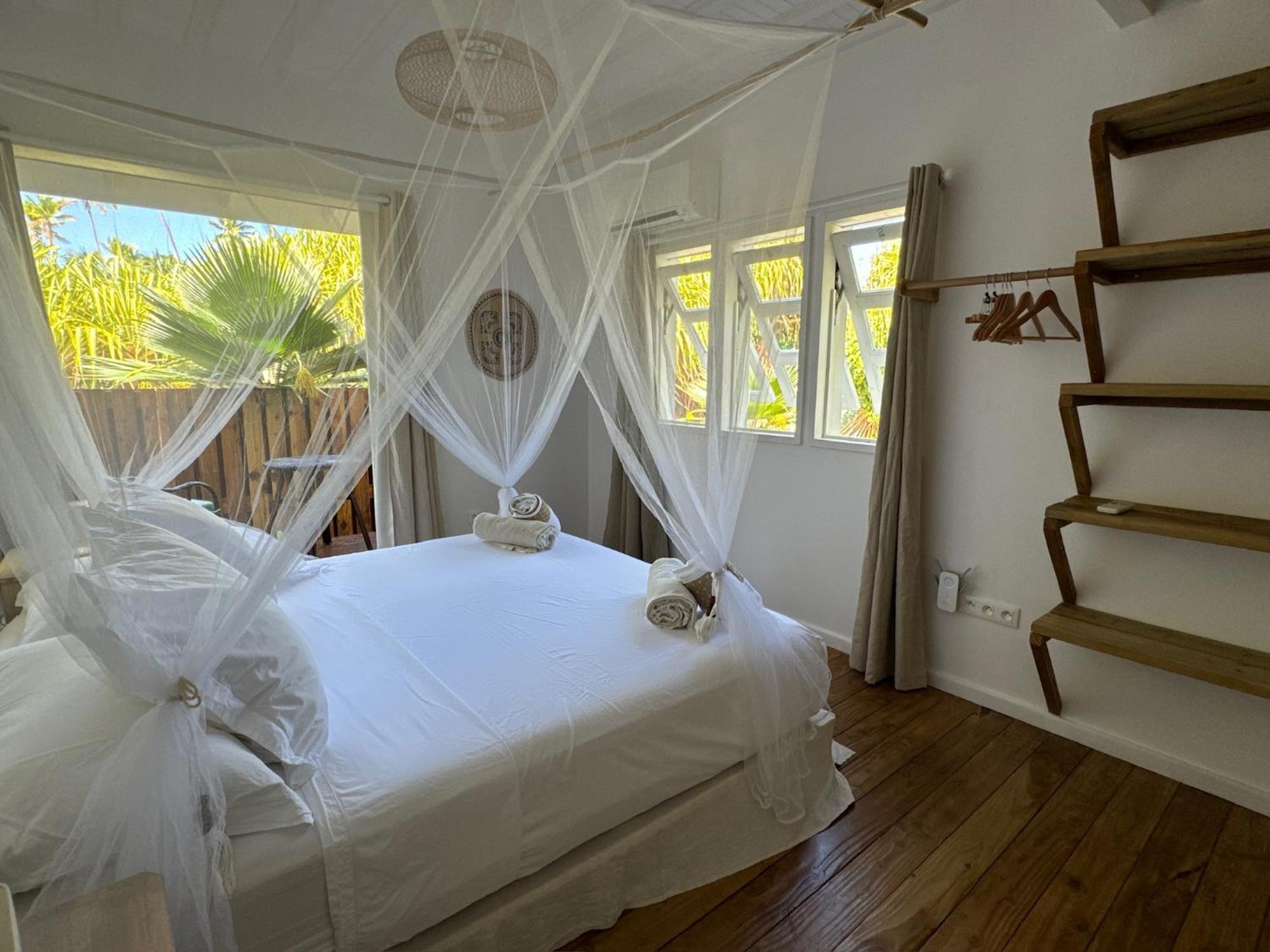 Le Coconut Lodge Avatoru Exterior foto